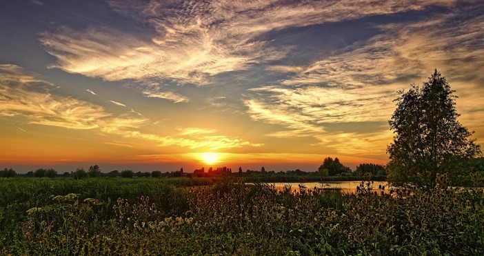 През нощта ще бъде ясно и почти тихо Утре ще