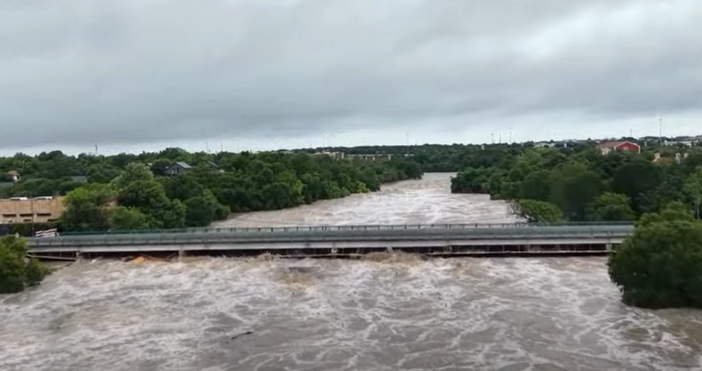 стоп кадър ЮтубБроят на загиналите при катастрофалните наводнения в Тексас