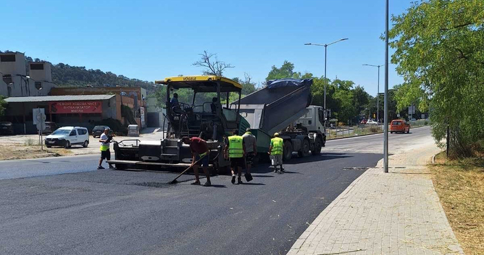 Възобновени са строителните дейности по основния ремонт на пътя от
