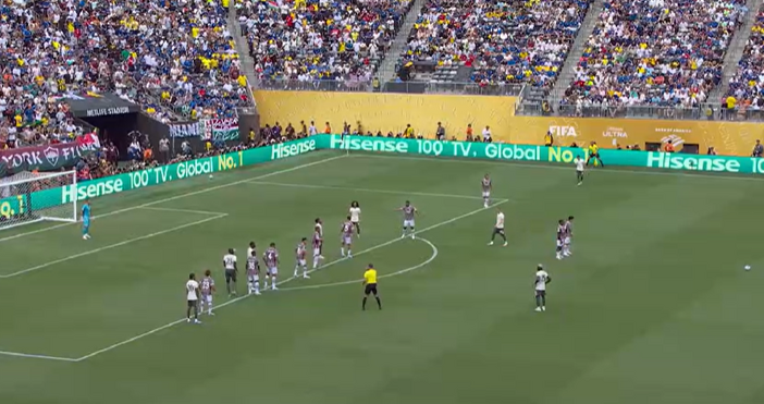 Кадри YoutubeФлуминензе и Челси играят при резултат 0 1 в мач