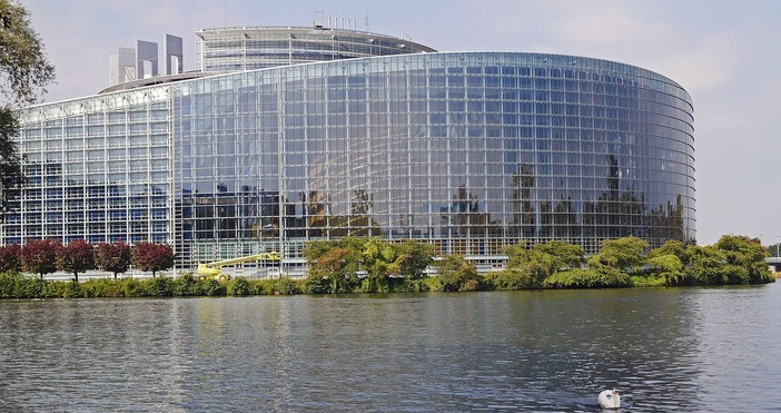 Днес 8 юли депутатите в Европейския парламент ЕП ще решат