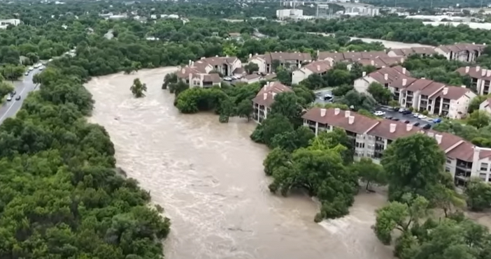 Кадри YoutubeБроят на загиналите при опустошителните наводнения в щата Тексас