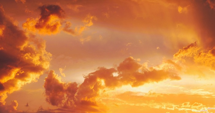 На синоптичните карти се вижда бързо изграждащ се гребен от