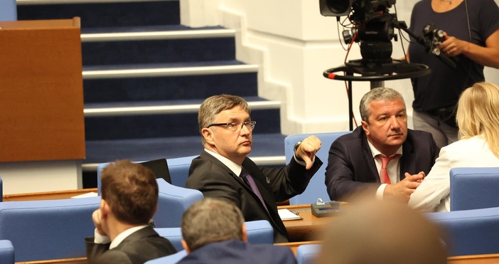 В парламента започна дебата по вота на недоверие към правителството,