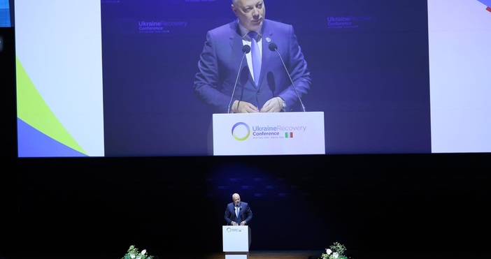 От самото начало на войната България твърдо подкрепя Украйна трябва