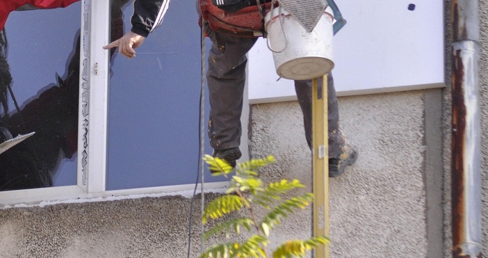 За 15 многофамилни жилищни сгради са проведени обществени поръчки за