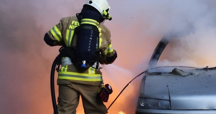 Кола се е запалила в аварийната лента на автомагистрала Хемус Инцидентът