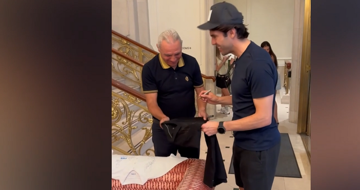 Световната футболна знаменитост Христо Стоичков отново показа че за него