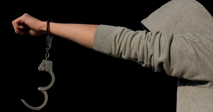 19 годишен задържан по разследване за кражба на 5 000 лева