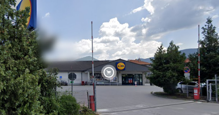 Гоце Делчев – Лятото напредва но ремонтът на магазина на