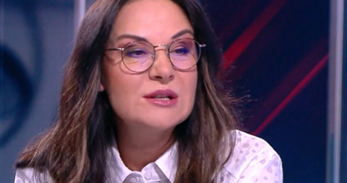 Гергана Стоянова е родена в Бургас Завършва техникум за дизайн