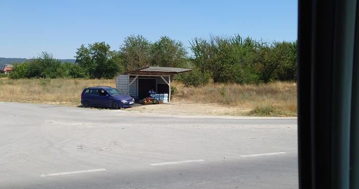 Когато спирката за Тополи се превърне в пазарска маса пише