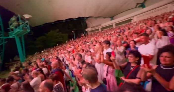 Лили Иванова пренесе магията на музиката си с двучасов концерт