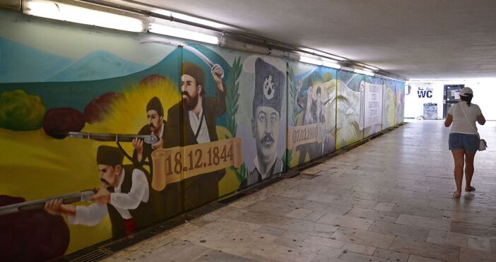 снимки Община ВарнаСъс съдействието на Община Варна професионални художници изрисуваха