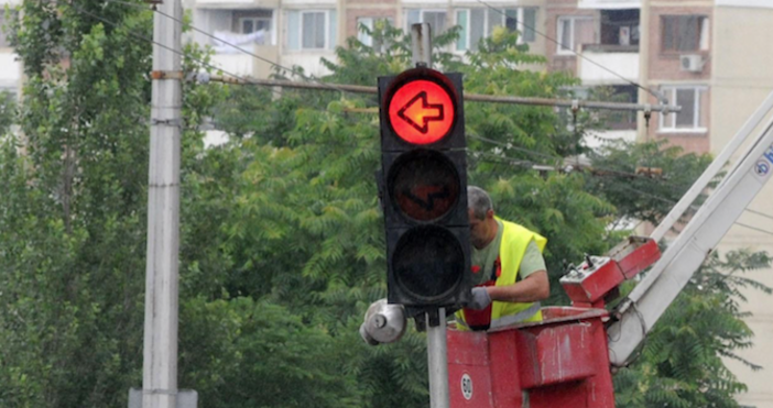 От другия месец започват ремонти на част от светофарите във