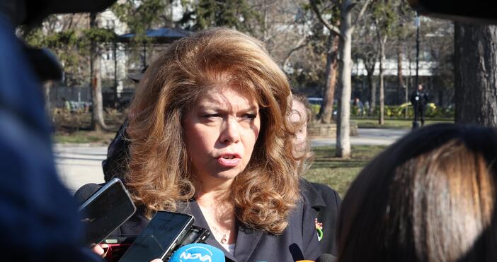 В еуфорията около приемането на еврото управляващите не пожелаха да прочетат