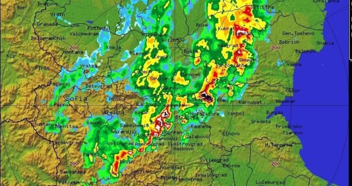 Обърнете внимание и на това колко е широк фронтът –