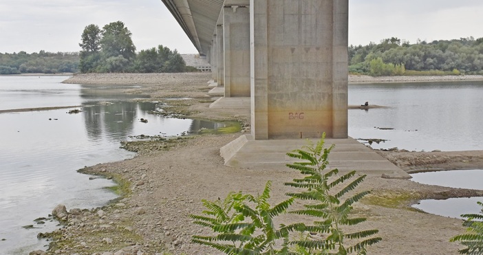 Шестнайсет прага затрудняват корабоплаването в българо румънския участък на река Дунав