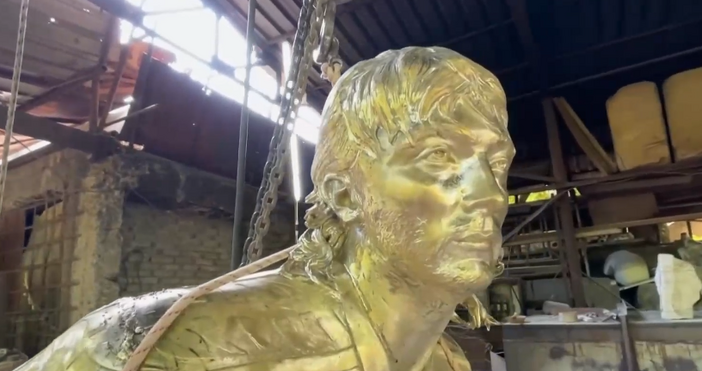 Точно година след започването на кампанията за издигане на паметник