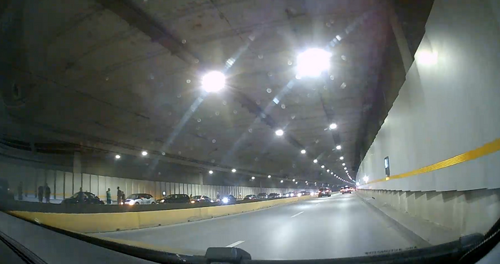 Тежка катастрофа в тунела на Люлин в столицата Лек автомобил се