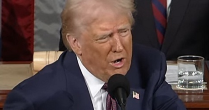 Американският президент Доналд Тръмп съди Уолстрийт джърнъл и собственика му