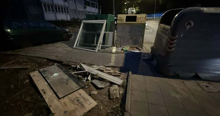 Контейнерите за отпадъци на много места във Варна преливат а