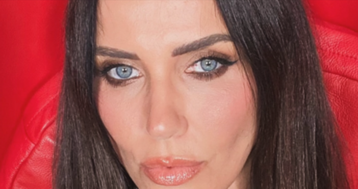 Нов джип си е купила Мария Силвестър пише Лицето