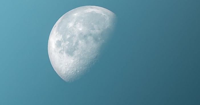 На 20 юли 1969 г пилотираният космически кораб Аполо 11 успешно