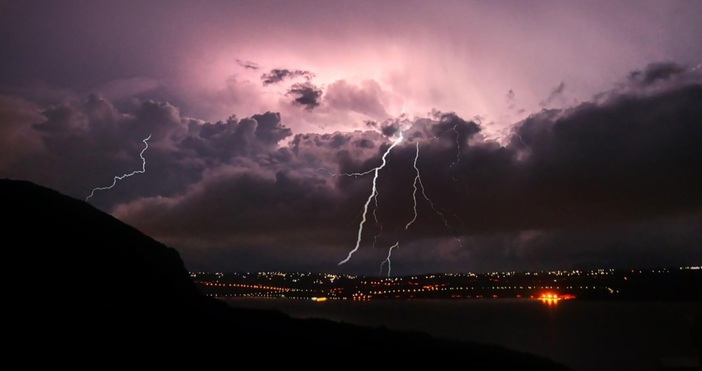 Жегата продължава да настъпваОблекчение идва в края на месецаДнес на