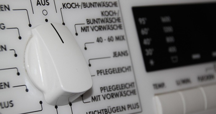 Популярен британски доктор обясни защо прането на 40°C е безсмислено