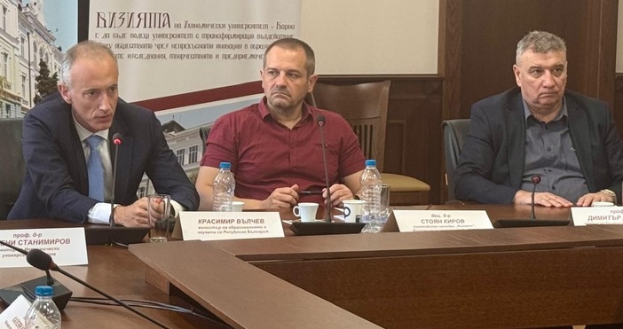 Най много трябва да разчитаме на гласа и експертизата на учените