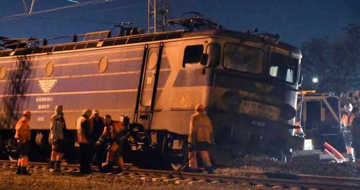 Товарен влак дерайлира в междугарието Калофер Тъжа около 21