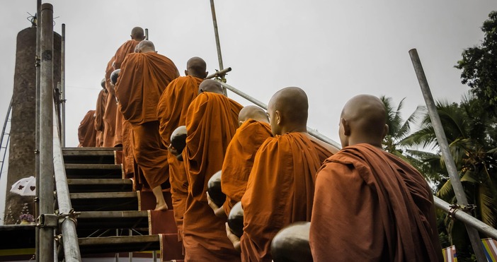 Изчезването на уважаван монах от будистки храм в централната част