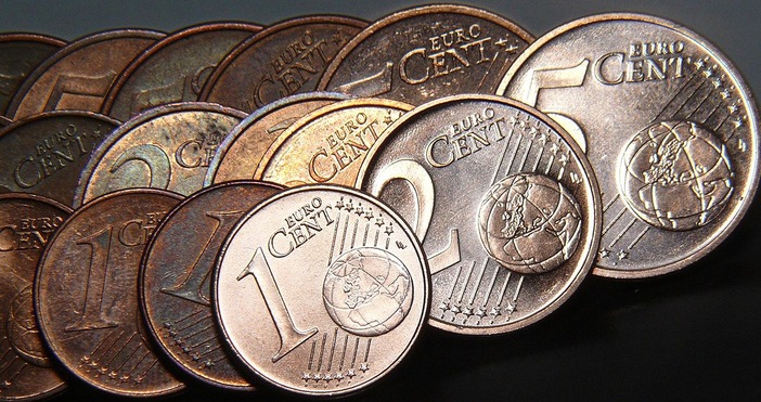 С въвеждането на еврото от началото на следващата година пенсиите и