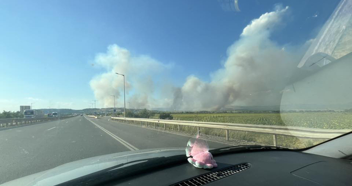 Голям пожар бушува край София За това алармират във фейсбук