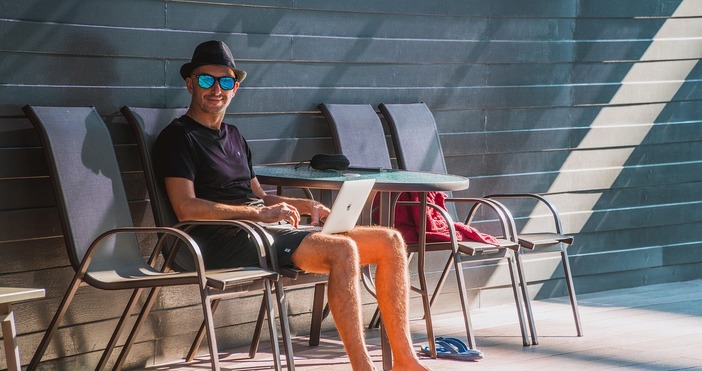 Бизнесът се задъхва от липса на кадри а стотици хиляди