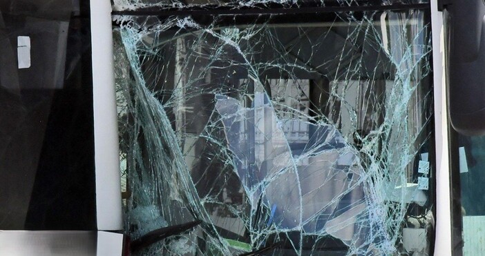 , архивДеца пострадаха при катастрофа между автобуси на АМ Тракия“,