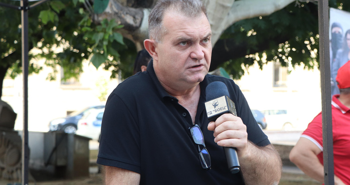 Снимки: Опитът да се влезе в офиса с взлом беше