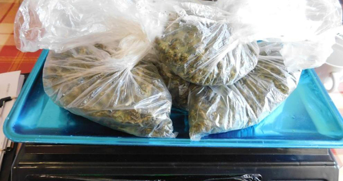 Задържаха 42 годишен мъж от Разград за притежание и разпространение на