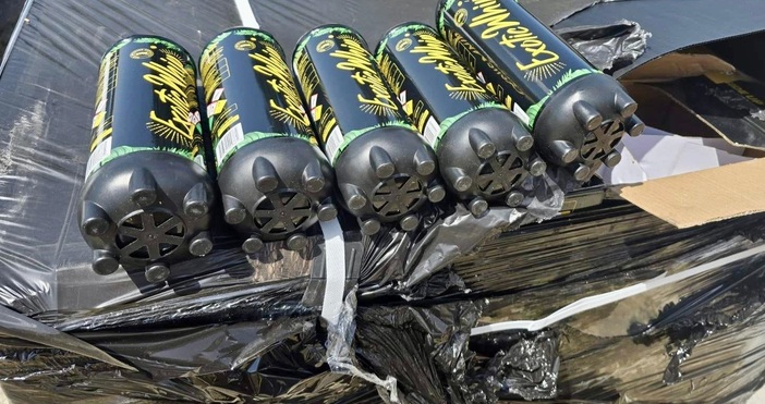 Служители на ГДБОП задържаха над един тон флакони райски газ