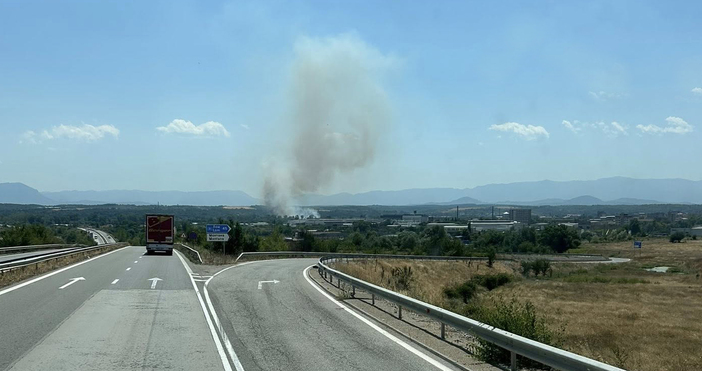 Няколко пожара от последните часове вдигнаха на крак огнеборците в