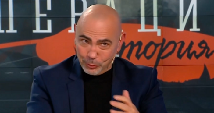 Росен Петров Петров е български телевизионен сценарист водещ и продуцент В