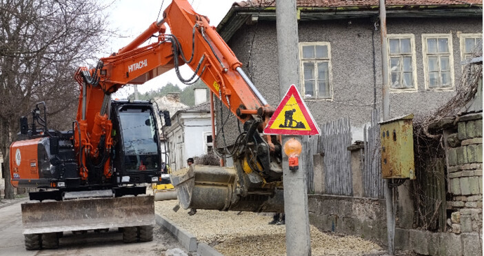 Очаква се в късните часове днес да приключи ремонтът на