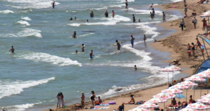 архивНевиждано юлско утро посреща Бургас на своя плаж през