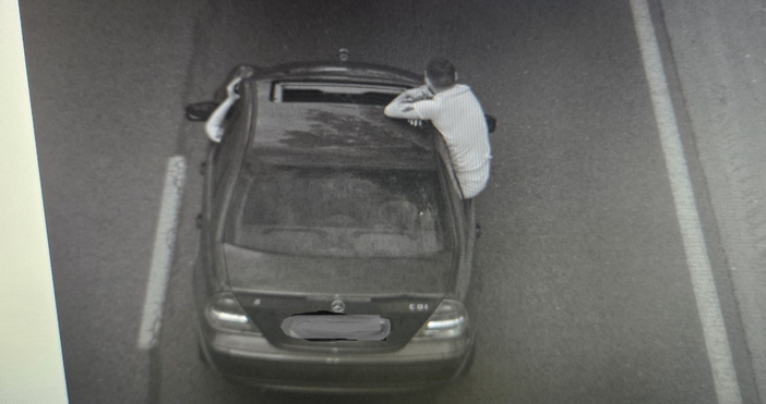 Снимки МВР19 годишна шофьорка и пътуващите с нея мъже на 22