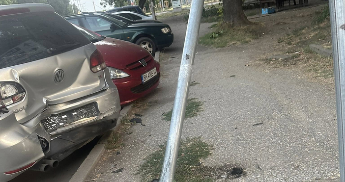 Снимки Фейсбук И ЦветковаШофьор с година стаж зад волана помете