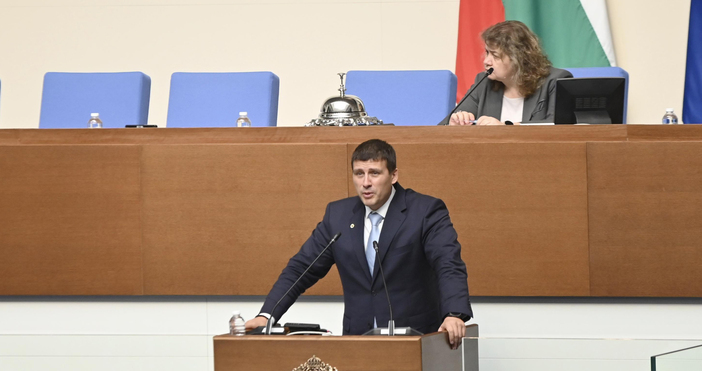 Председателят на парламента Наталия Киселова отне думата на Ивелин Михайлов