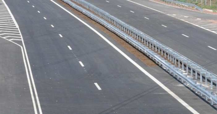 Заради очаквани високи температури в следобедните часове днес и утре