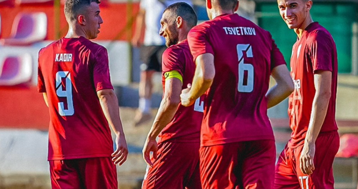 Бивши спартаклии блеснаха в новия си тим Отборът на Фратрия започна отлично новия