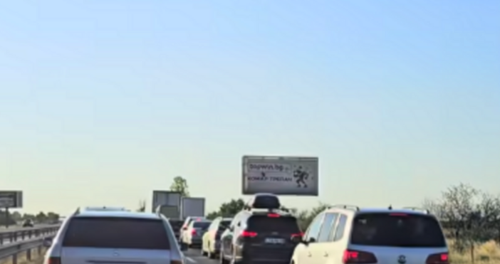 Голям тапа на наша магистрала Километрично задръстване на АМ Тракия посока